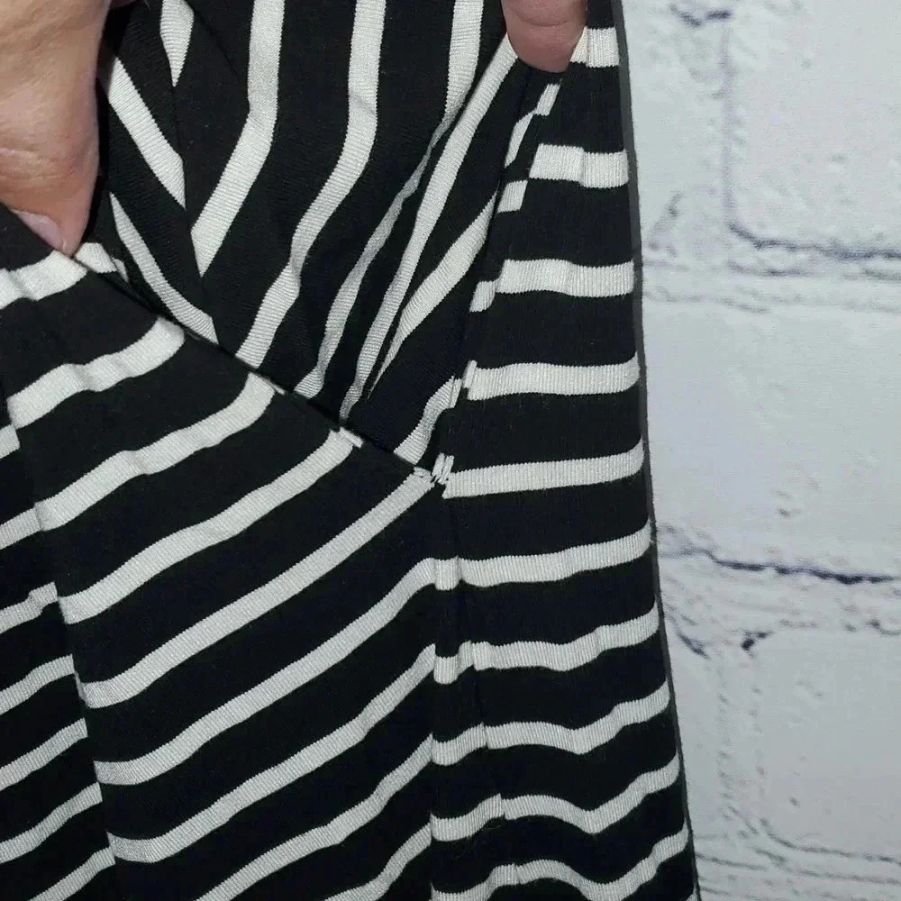 Catherine's Black and White Striped Dress with Side Slits and Pockets - Picture 5 of 6